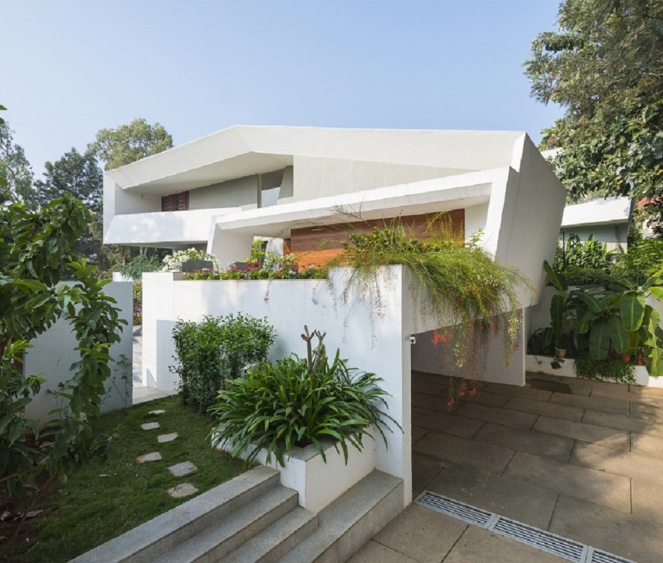 Bentuk Asimetris Untuk Tampak Depan yang Unik