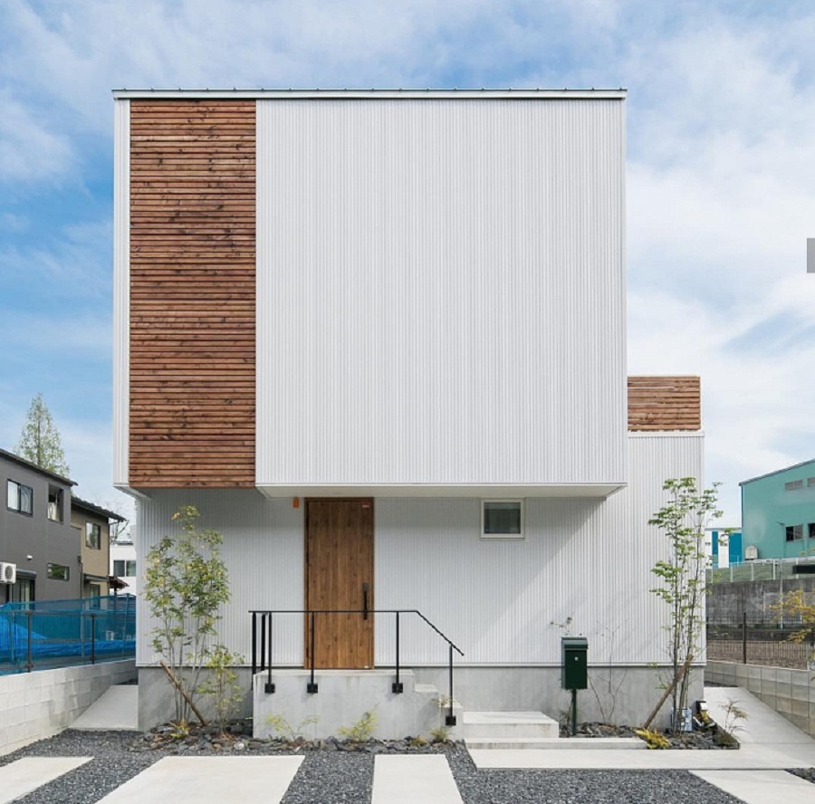 Fasad Rumah dengan Aksen Kayu