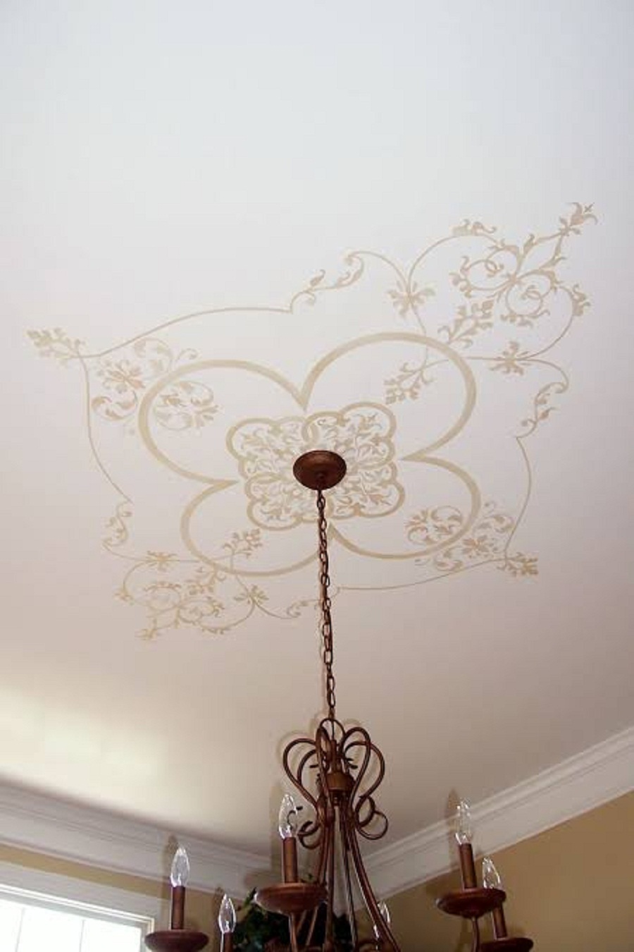 Plafon Minimalis dengan Motif Stensil