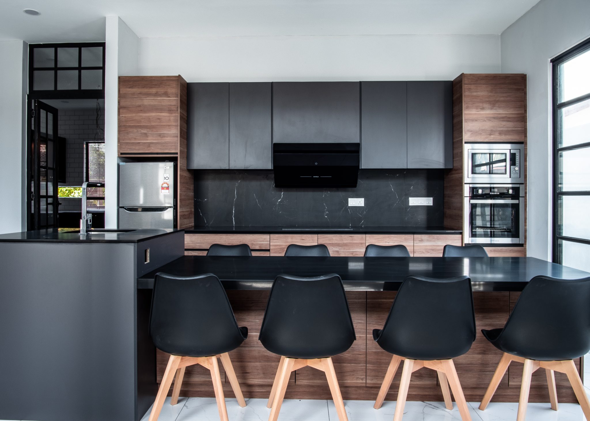Desain Meja Dapur Mewah dan Elegan