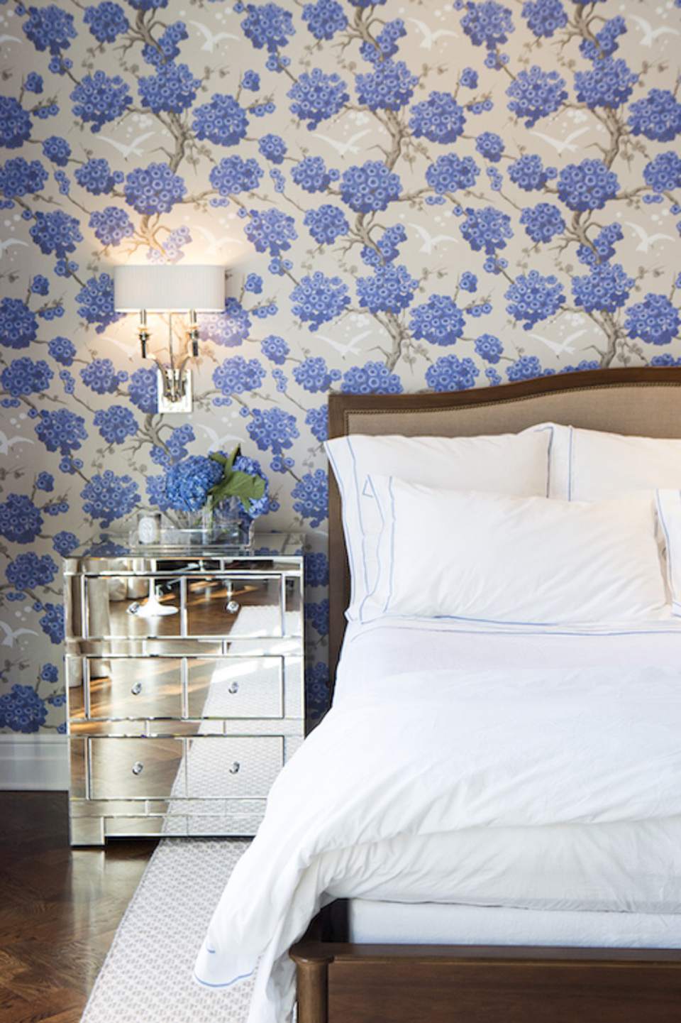 Wallpaper Dinding Kamar Karakter