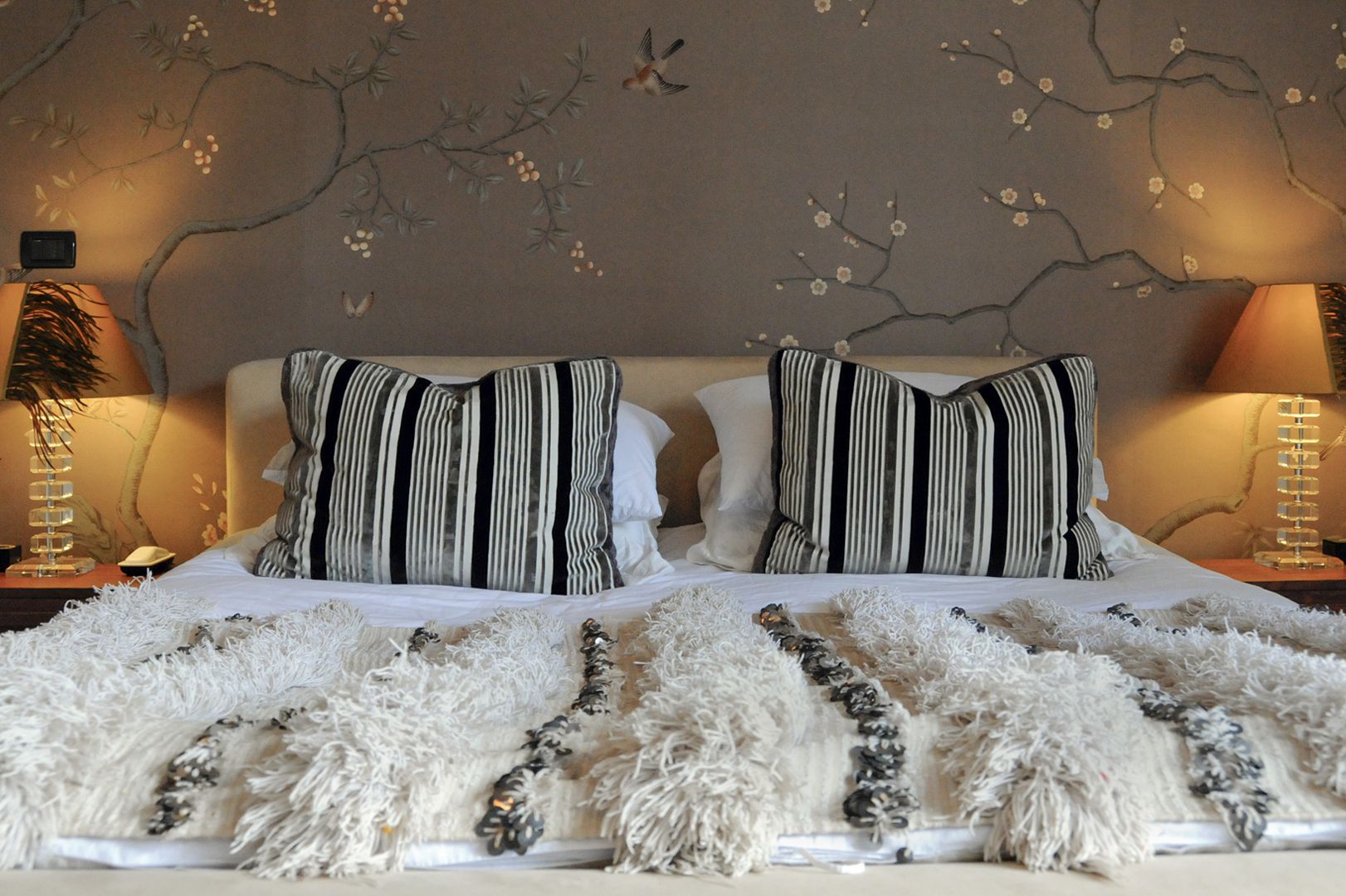 Wallpaper Dinding Kamar Yang Elegan