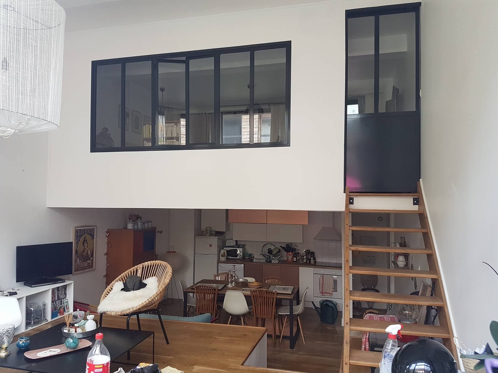 Contoh Mezzanine