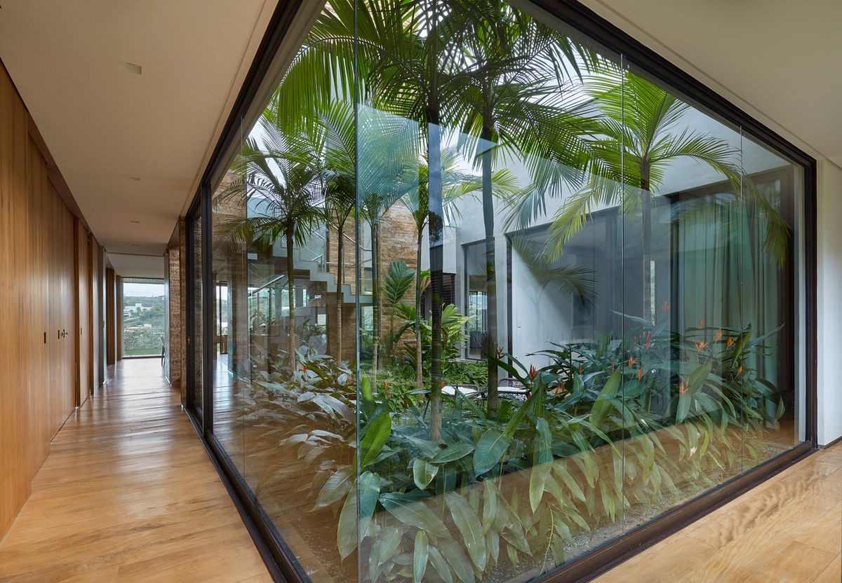 Desain Taman Dalam Rumah Kecil