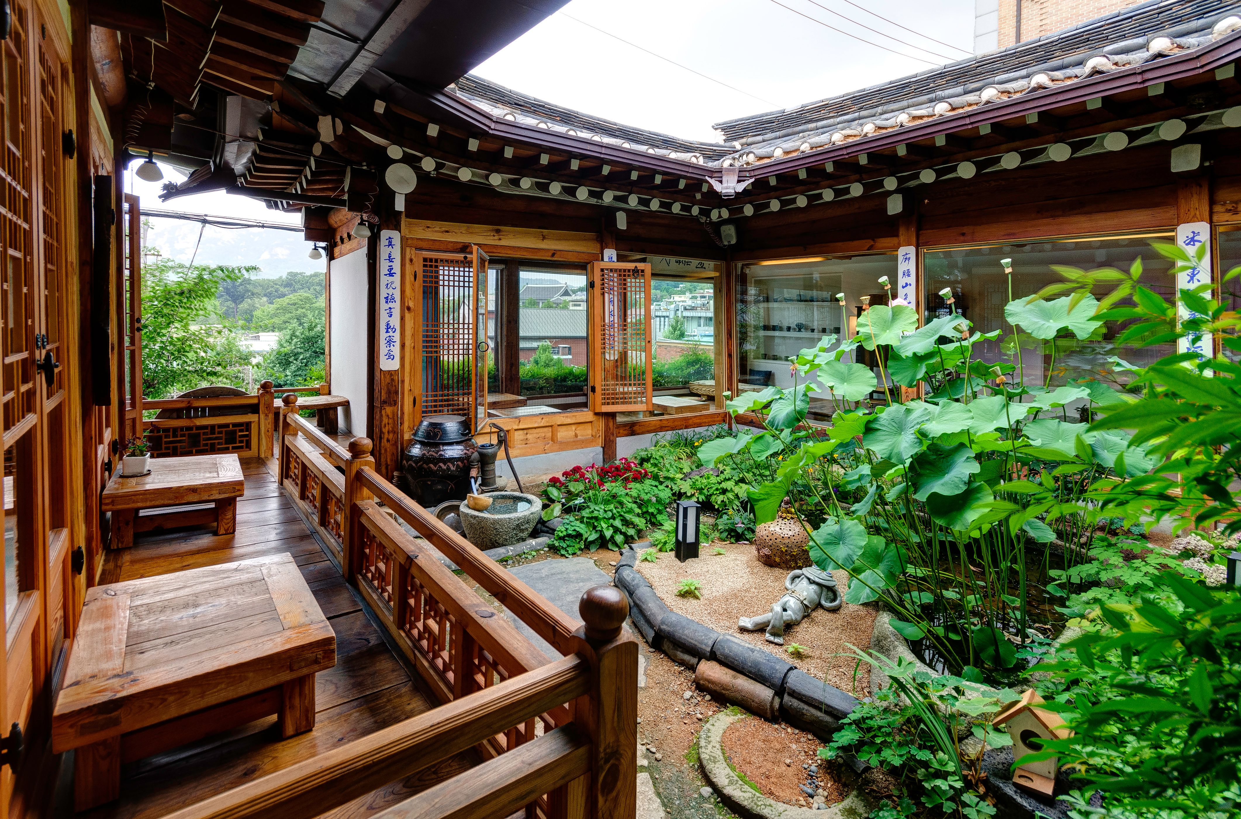 Desain Taman Dalam Rumah Sederhana