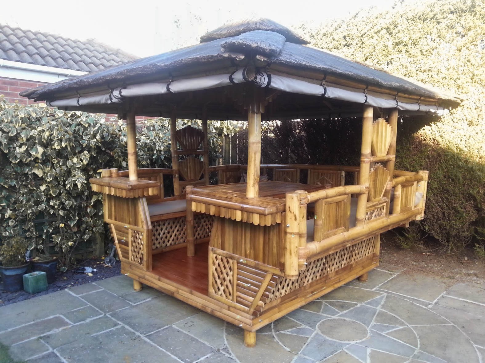 Gazebo Bambu Unik