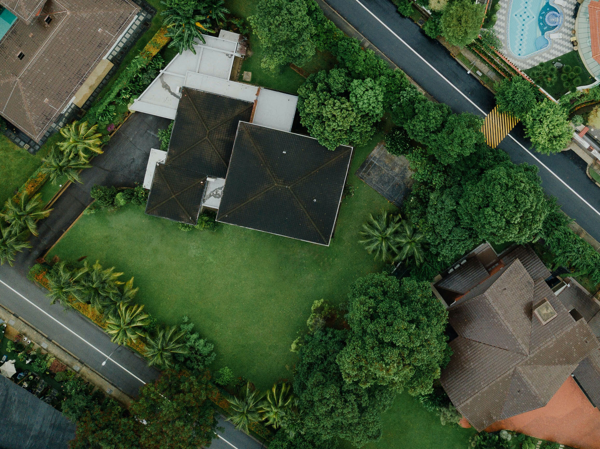 Halaman Rumah Sederhana Di Desa
