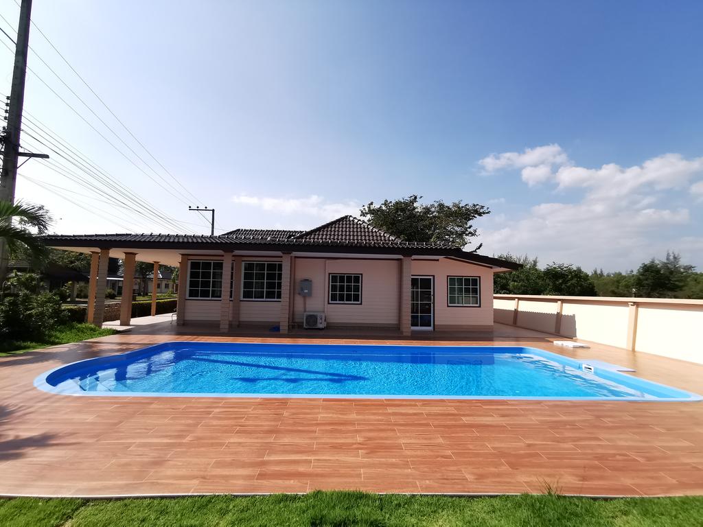 Kolam Renang Rumah Tinggal