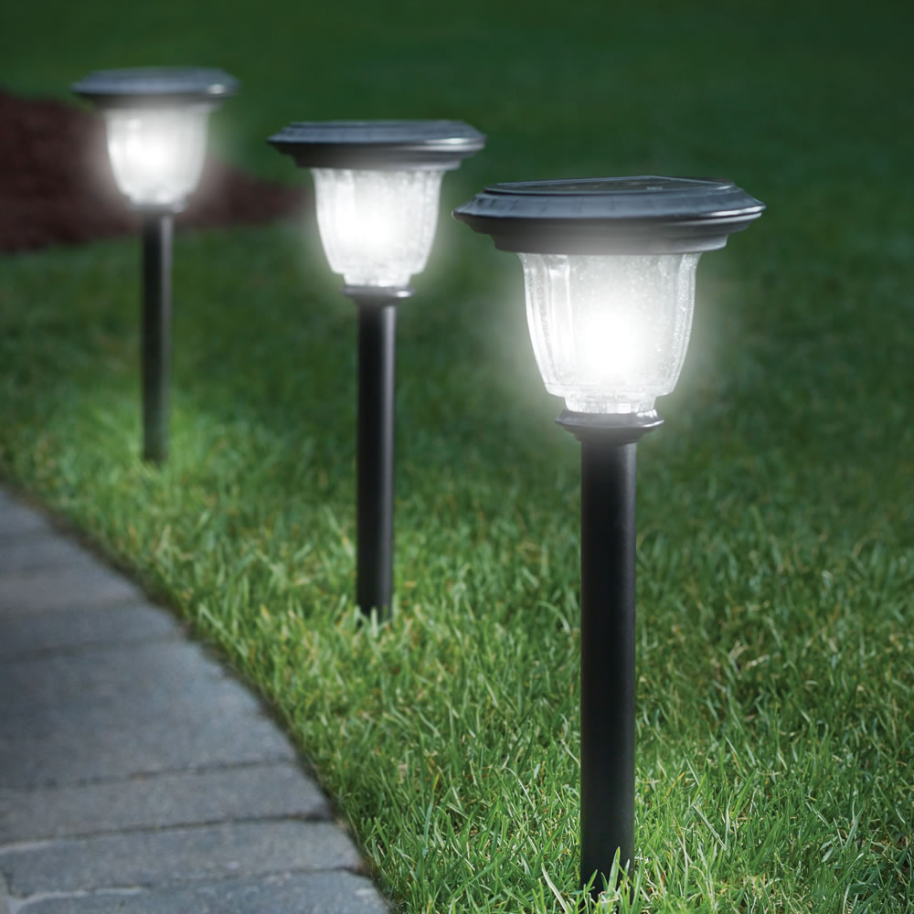 Model Lampu Taman Tenaga Surya dengan Tutup Hitam