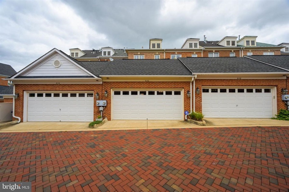 Panjang Garasi Mobil