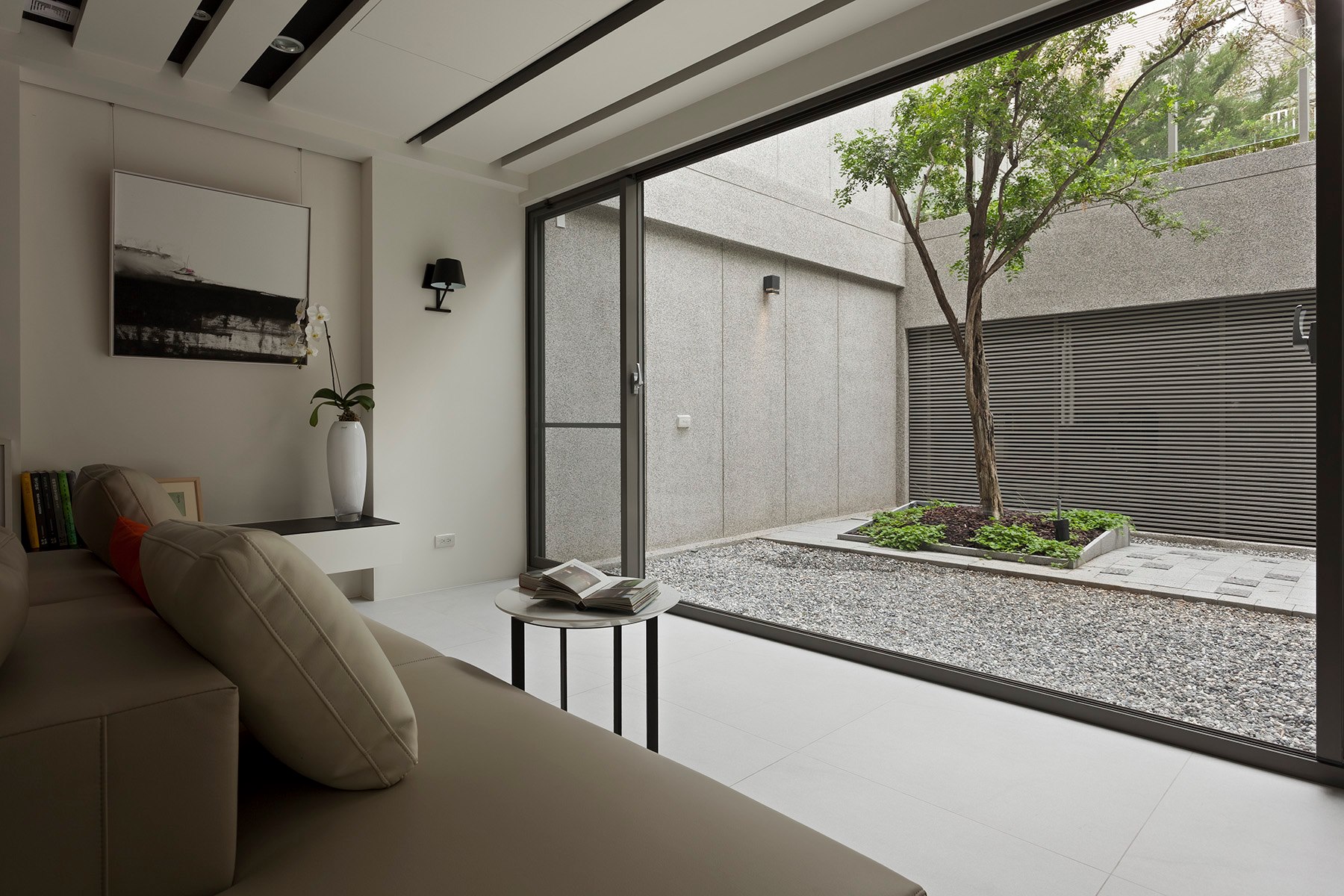 Taman Belakang Rumah di Dalam Modern Gaya Oriental