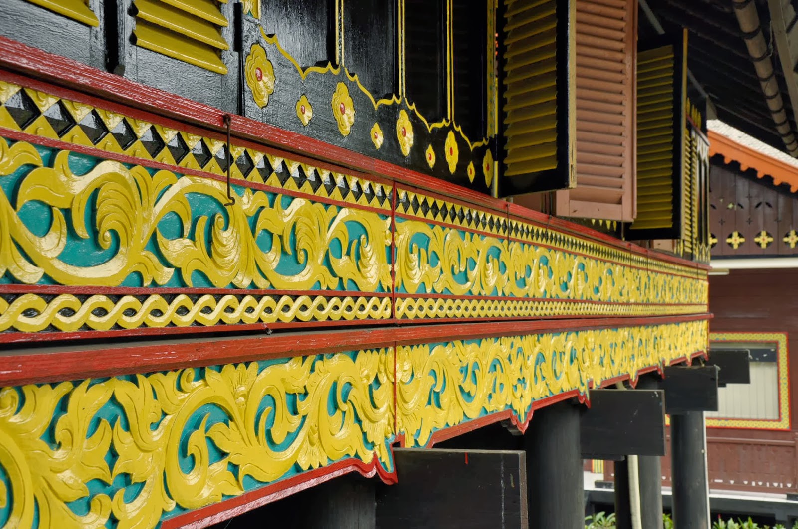 Ornamen Rumah Adat Jambi