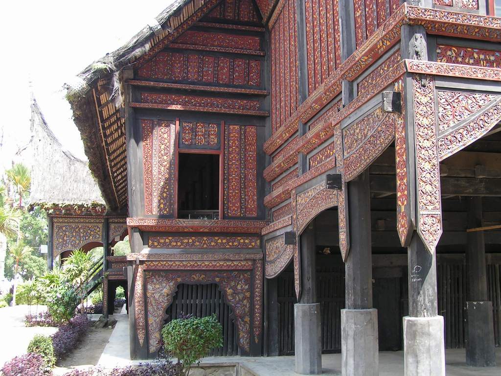 Rumah Gadang Anti gempa
