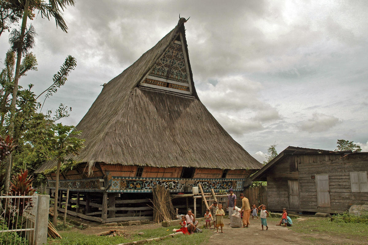 7 Fakta Unik Rumah Adat Karo