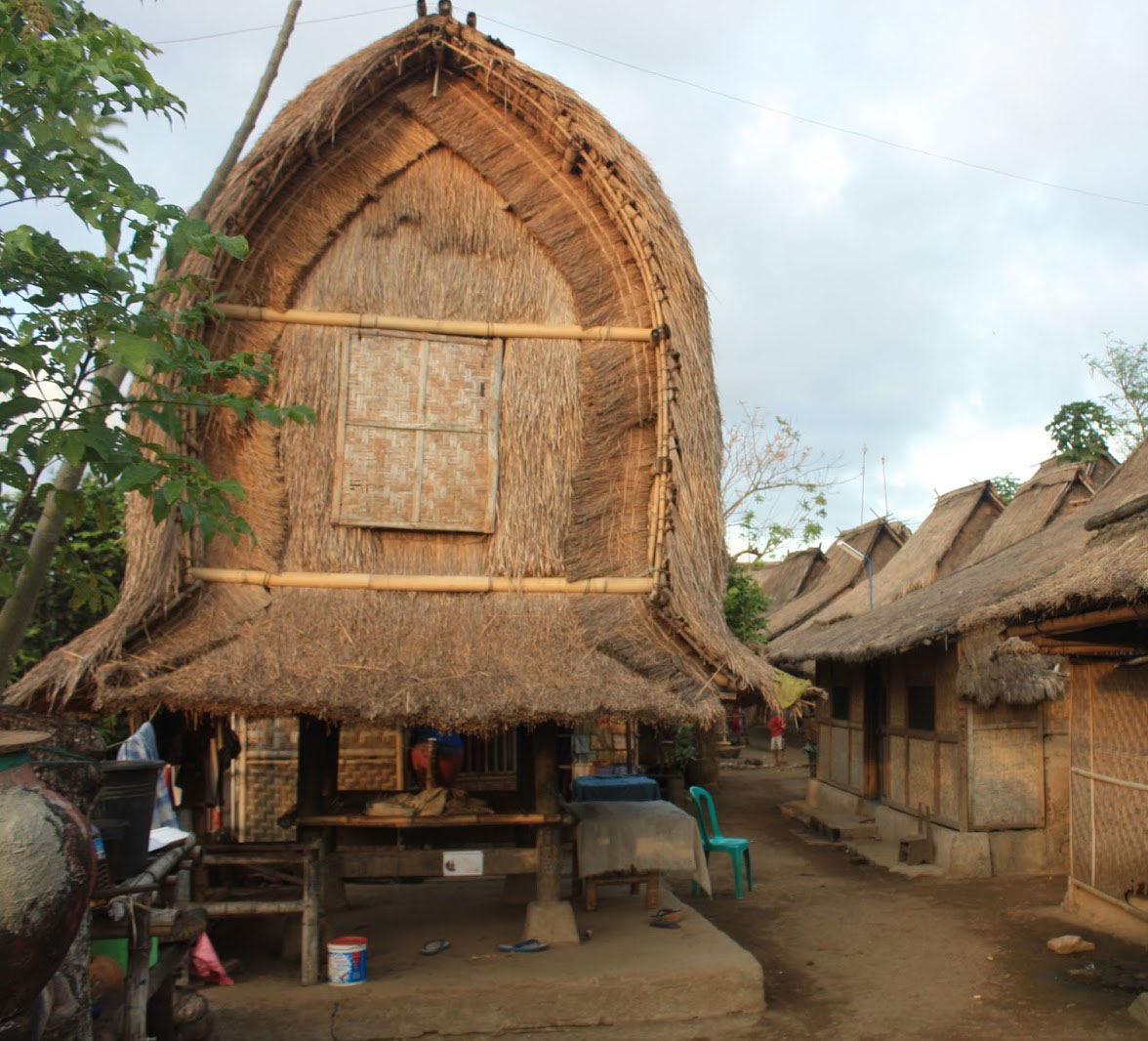 Rumah Adat Bale Lumbung