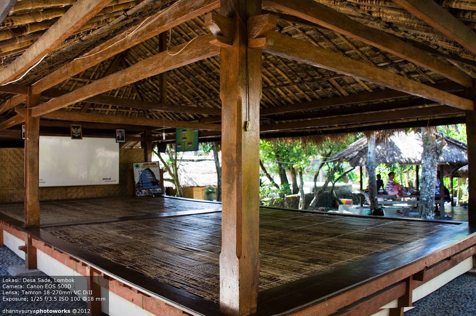 Rumah Adat Berugaq Sekenam