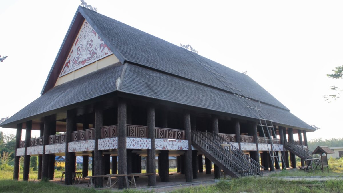 Rumah Adat Lamin