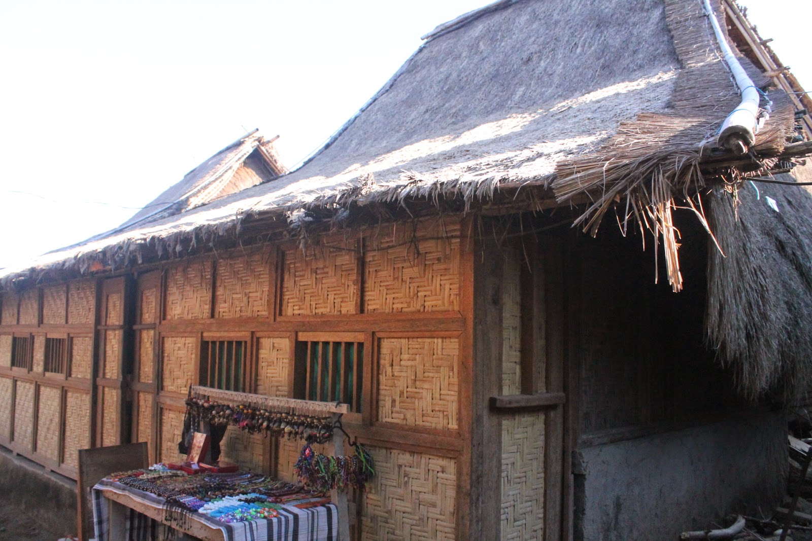 Rumah Adat NTB Bale Jajar
