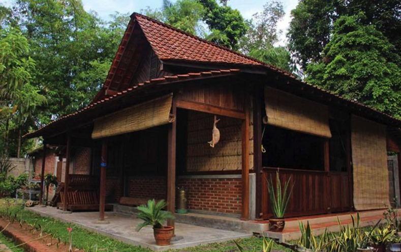 Rumah Limasan Trajumas Lawakan