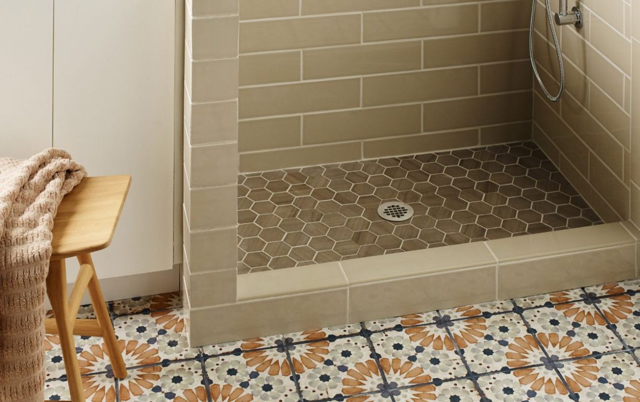 Keramik Roman Hadirkan Suasana Vintage