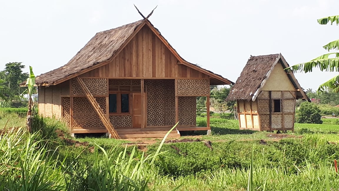 Rumah Adat Jawa Barat Capit Gunting