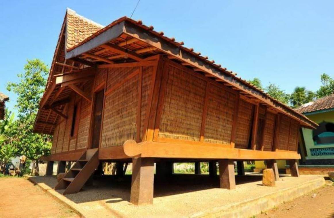 Rumah Adat Sunda Imah Togog Anjing
