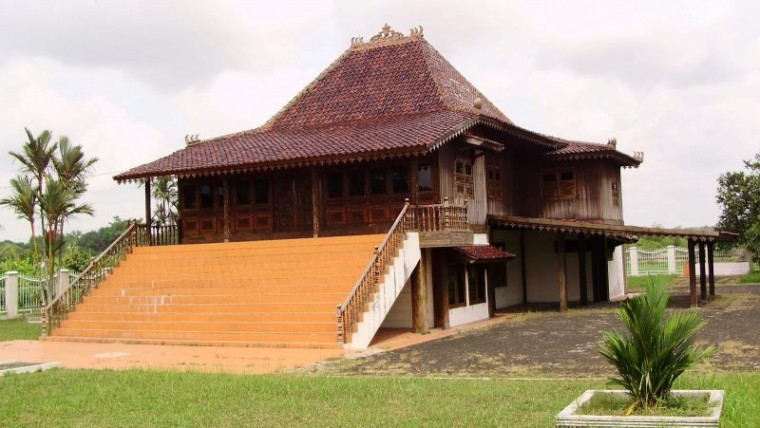 Rumah Bubungan Lima Khas Bengkulu