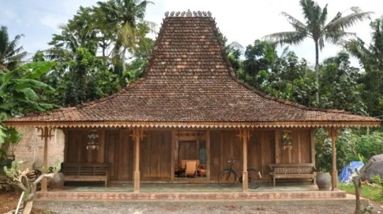 Rumah Joglo Lawakan