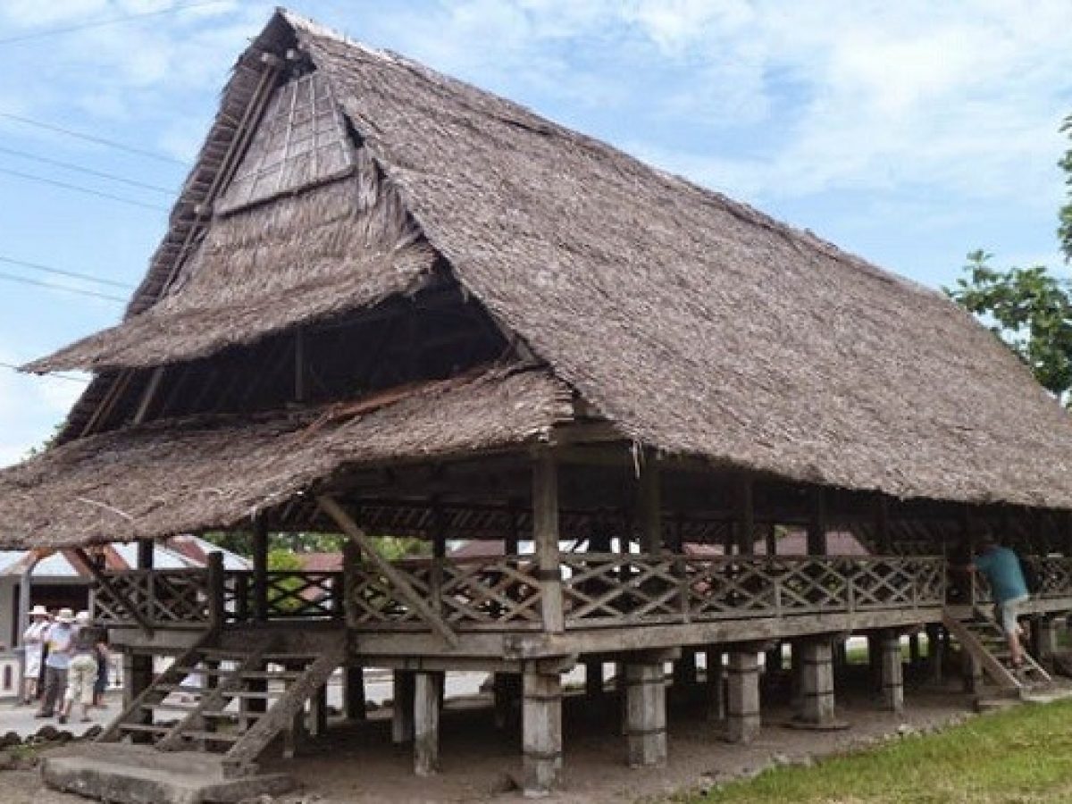 Rumah Khas Baileo dari Maluku