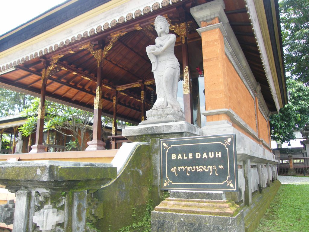 Rumah Khas Bali Bale Tiang Sanga