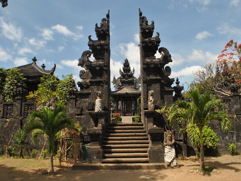 Rumah Khas Bali Gapura Candi Bentar