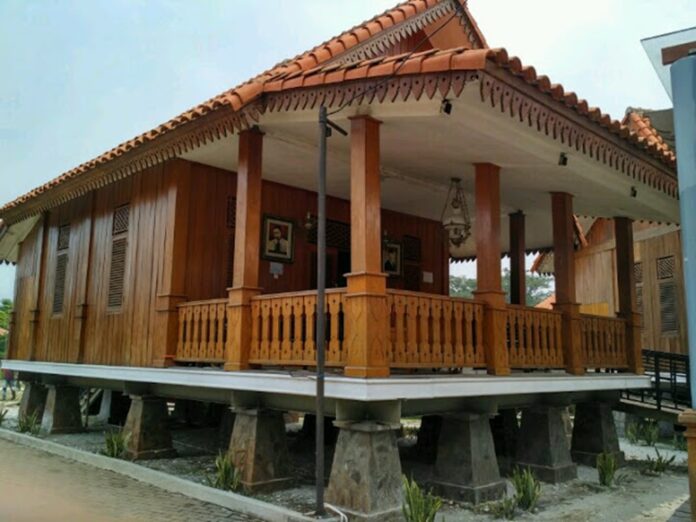 Rumah Khas Betawi Bernama Gudang