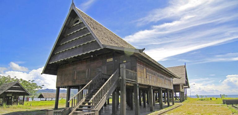 Rumah Khas Boyang Suku Mandar Sulawesi Barat