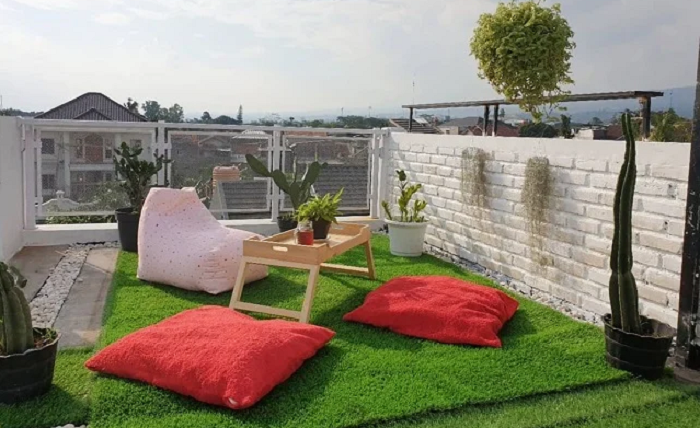 Desain rooftop sederhana ala lesehan