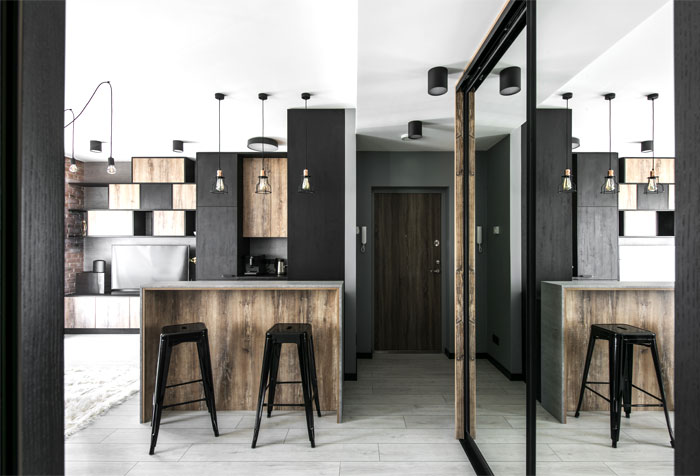 Rumah Industrial dengan Interior Warna Hitam