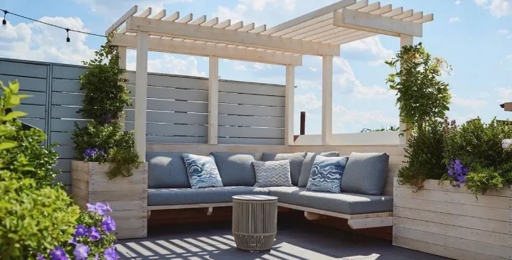 Desain rooftop dengan atap kanopi