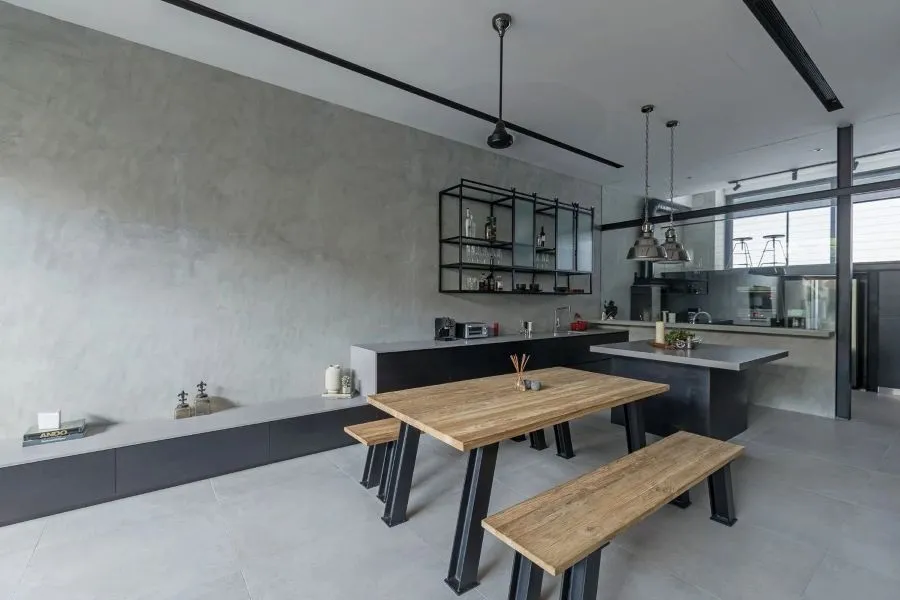 Rumah Industrial dengan Lantai Semen Ekspos